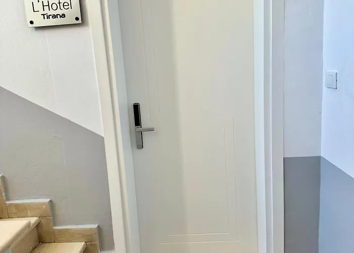 L'hotel فندق تيرانا