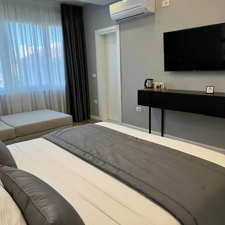 Otel L'hotel Tiran