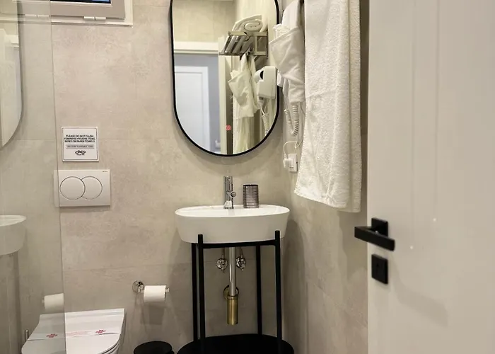 Hotell L'hotel 3*